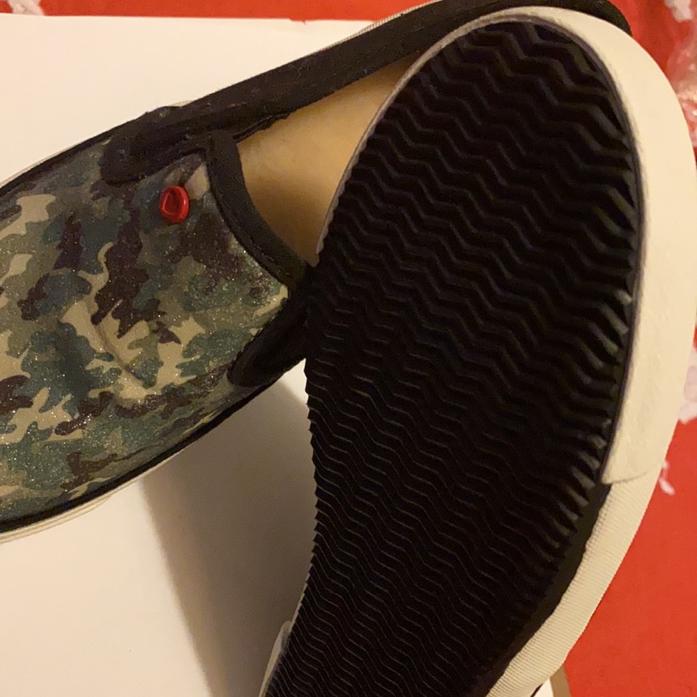UGG Kids, Slip On Shoes, Camo Glitter Girls Size 3 - Picture 5 of 5